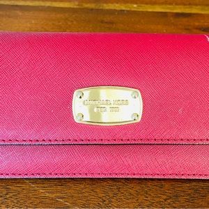 NWT Michael Kors Jet Set Travel flat wallet in raspberry